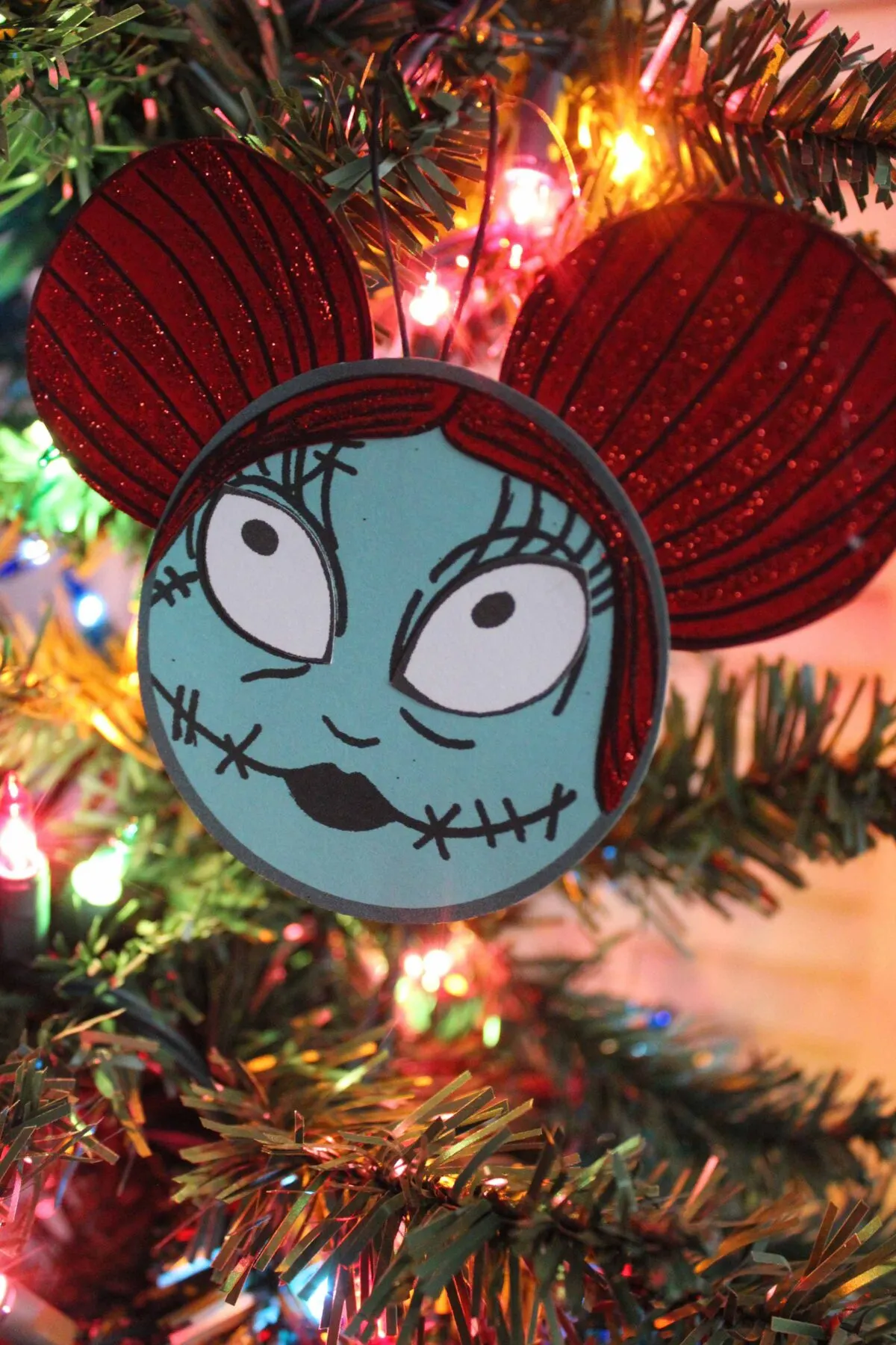 Have a Nightmare before Christmas fan in your house? They'll love this DIY Sally Skellington Mickey Ear Christmas Ornament with free template!