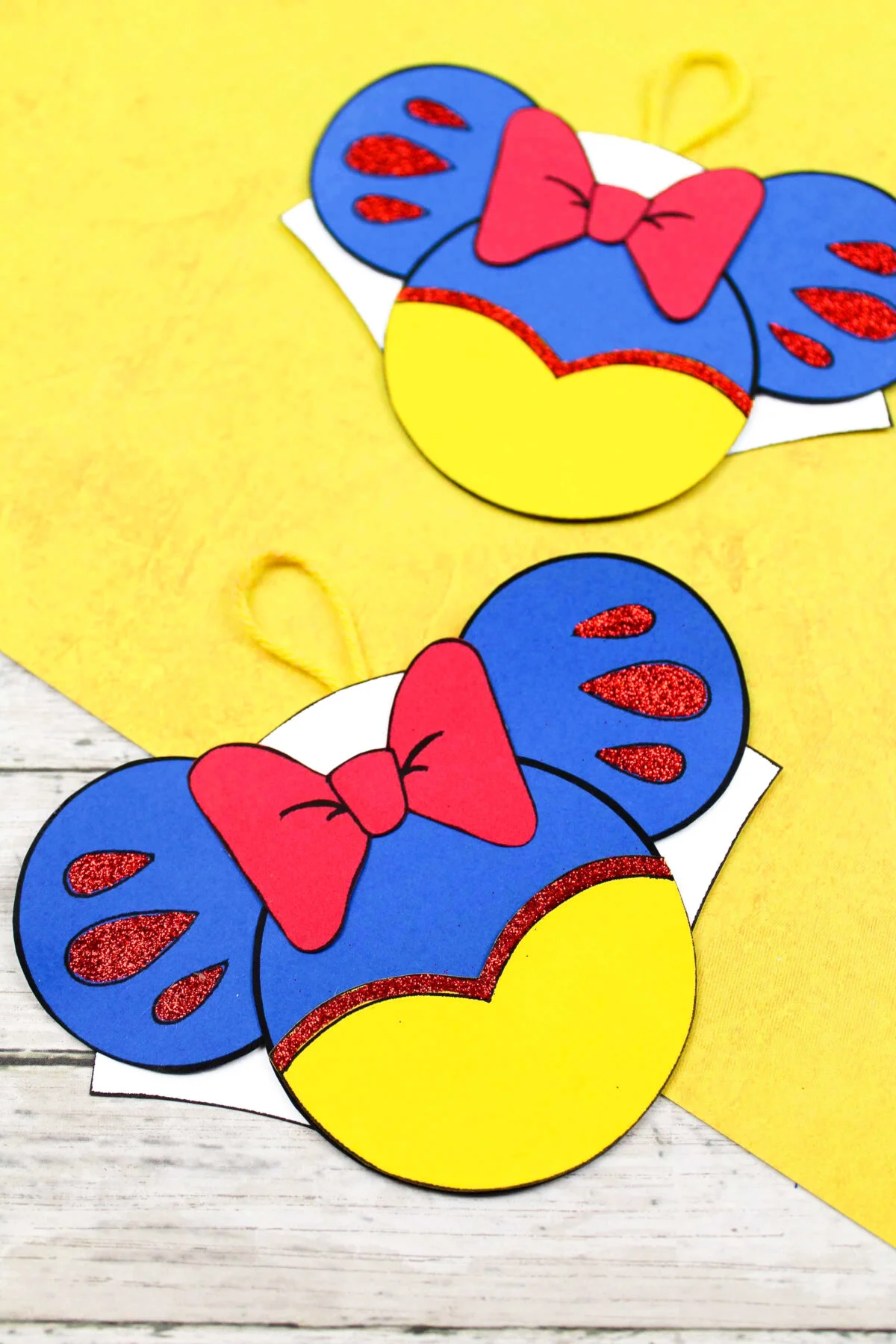 This is a fun and easy tutorial on how to make a cute snow white mouse ears ornament for your Disney inspired Christmas tree. Free template!