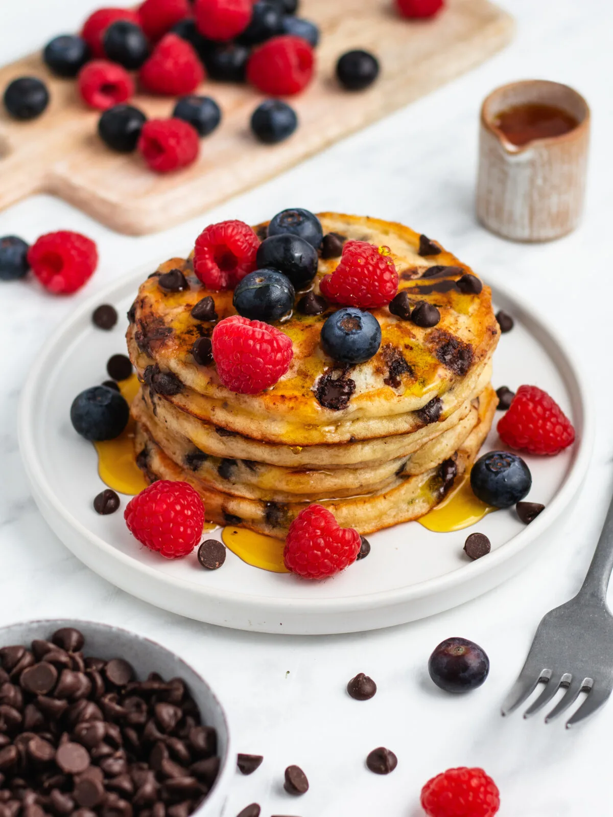 The best chocolate chip pancakes recipe ever! Made with buttermilk, these pancakes are soft and fluffy! Add berries for extra flavour!