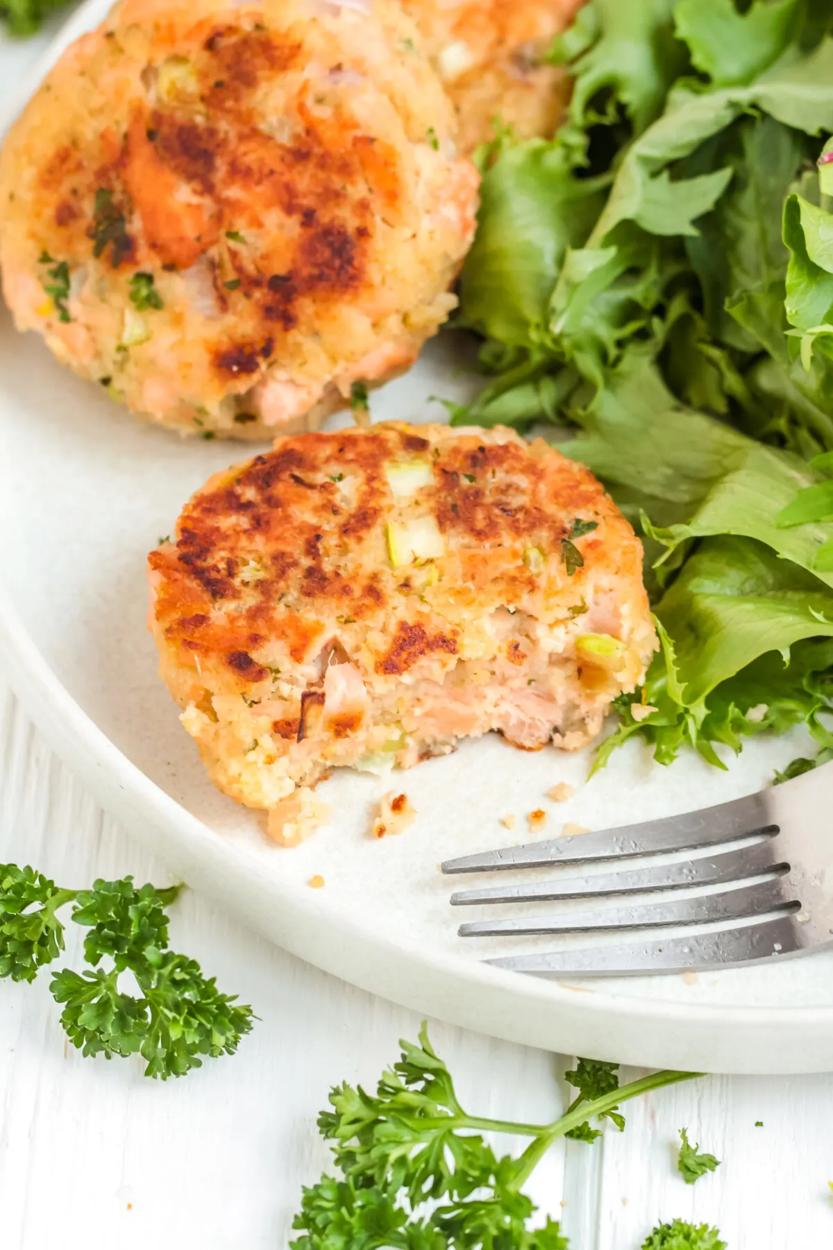 Looking for an easy fresh salmon cakes recipe? These fish patties are fresh, simple, and delicious - perfect for a quick weeknight meal!