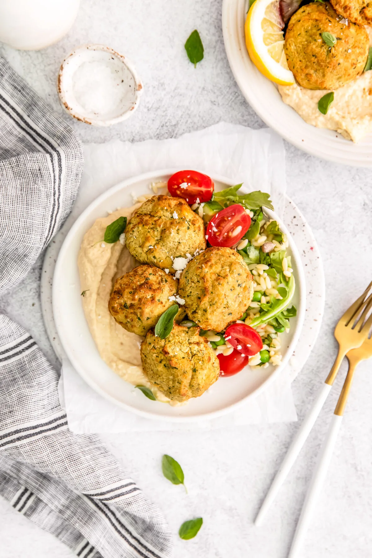 This air fryer falafel recipe is an easy and healthy way to make falafel that are crispy on the outside and deliciously soft on the inside.