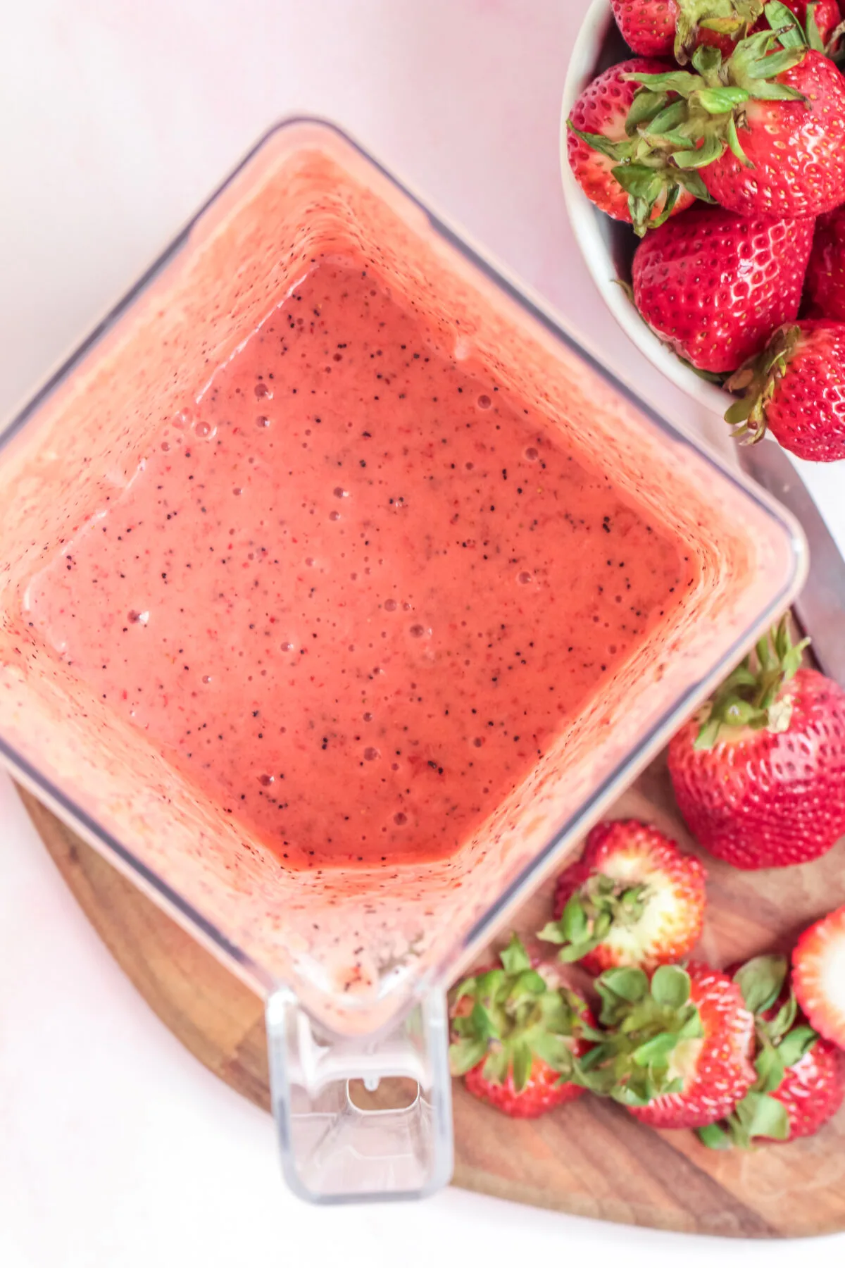 A quick, easy and tasty recipe for strawberry poppy seed salad dressing! Great full-bodied flavours that mix well with your favourite greens.