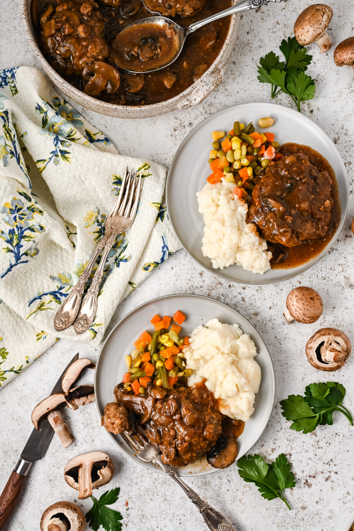 Looking for a delicious, easy and quick dinner idea? Try this Instant Pot Salisbury Steak recipe. It's sure to be a family favourite!