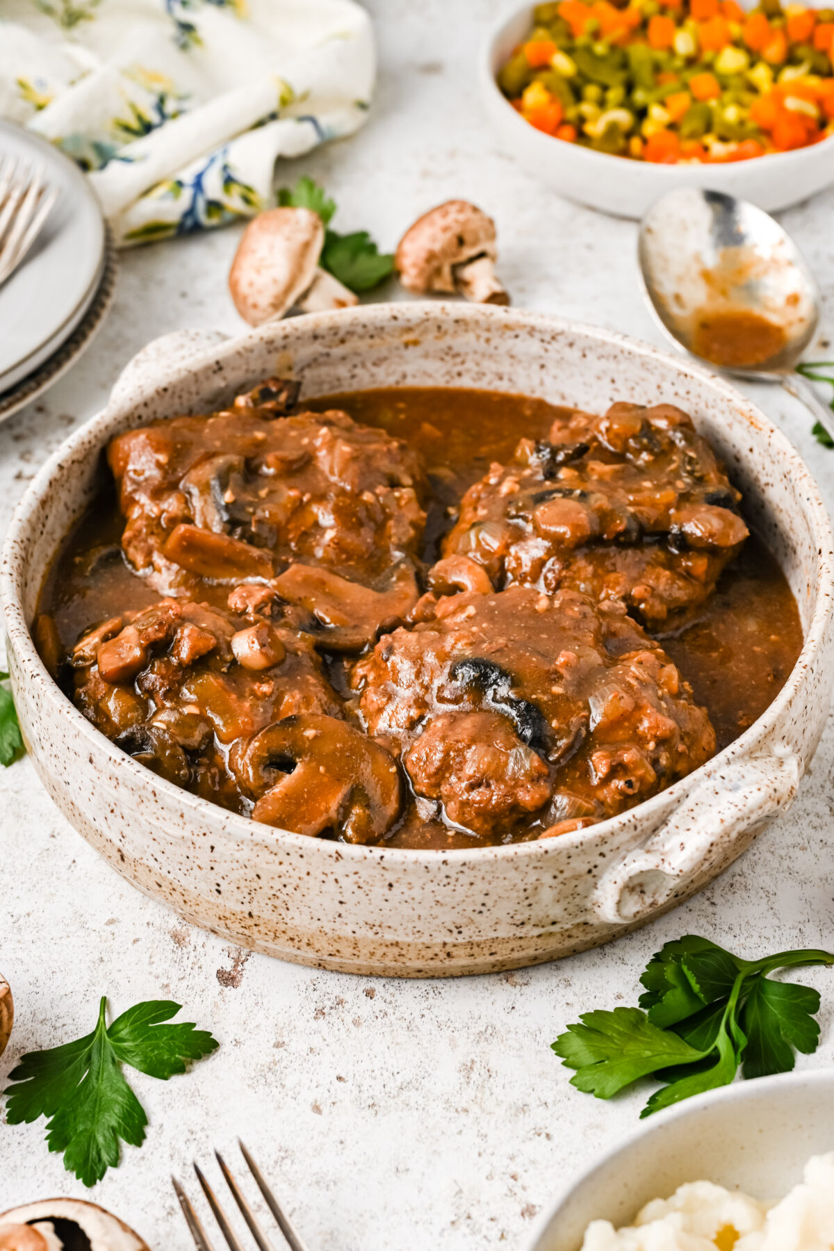 Looking for a delicious, easy and quick dinner idea? Try this Instant Pot Salisbury Steak recipe. It's sure to be a family favourite!