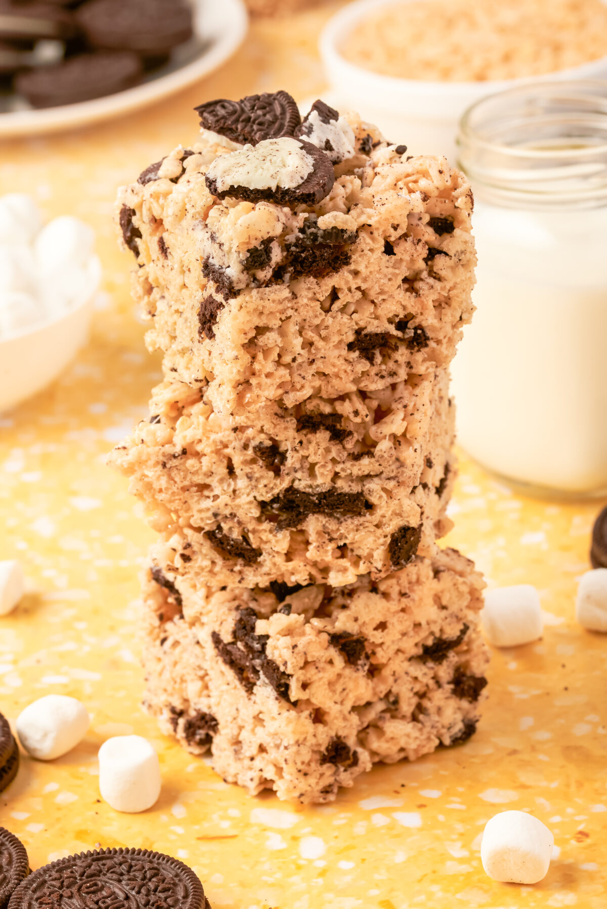 A delicious dessert recipe that the whole family will love. These easy to make Oreo Rice Krispie Treats are sure to please!