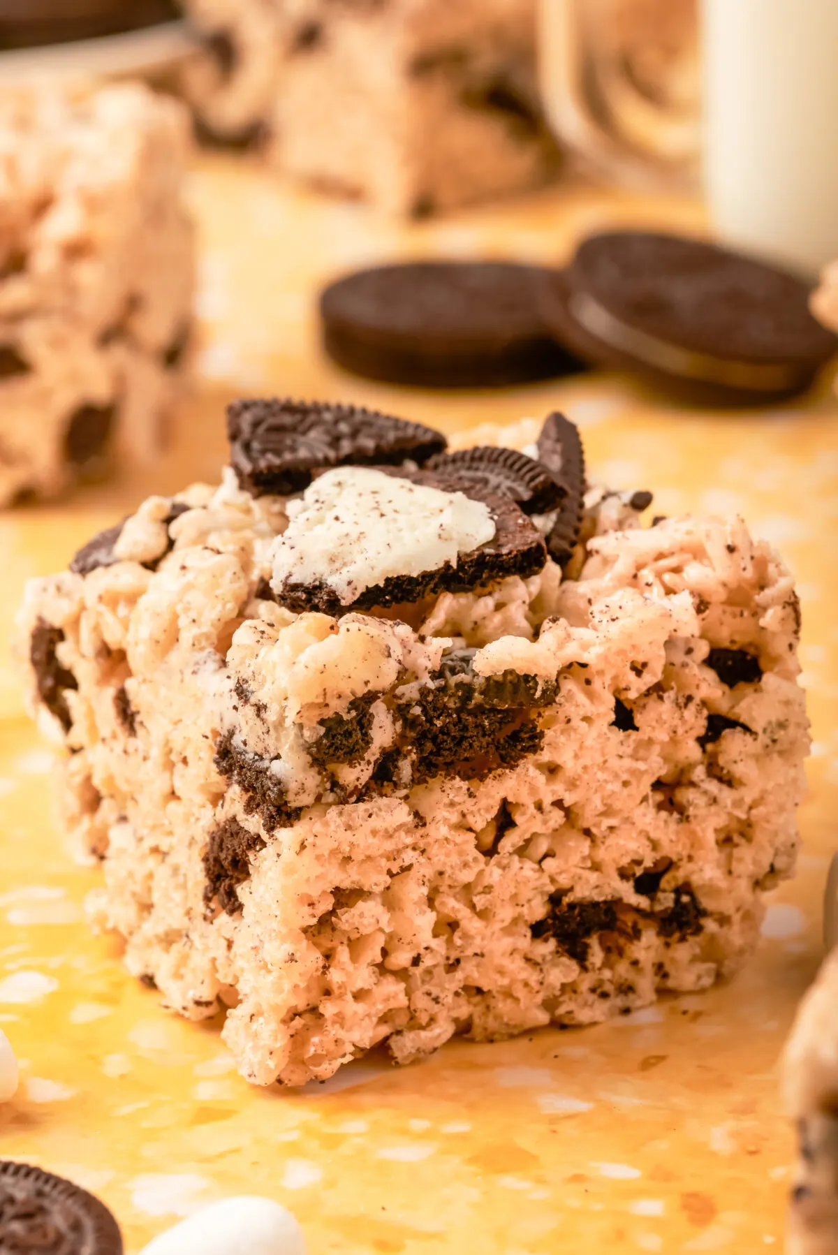 A delicious dessert recipe that the whole family will love. These easy to make Oreo Rice Krispie Treats are sure to please!