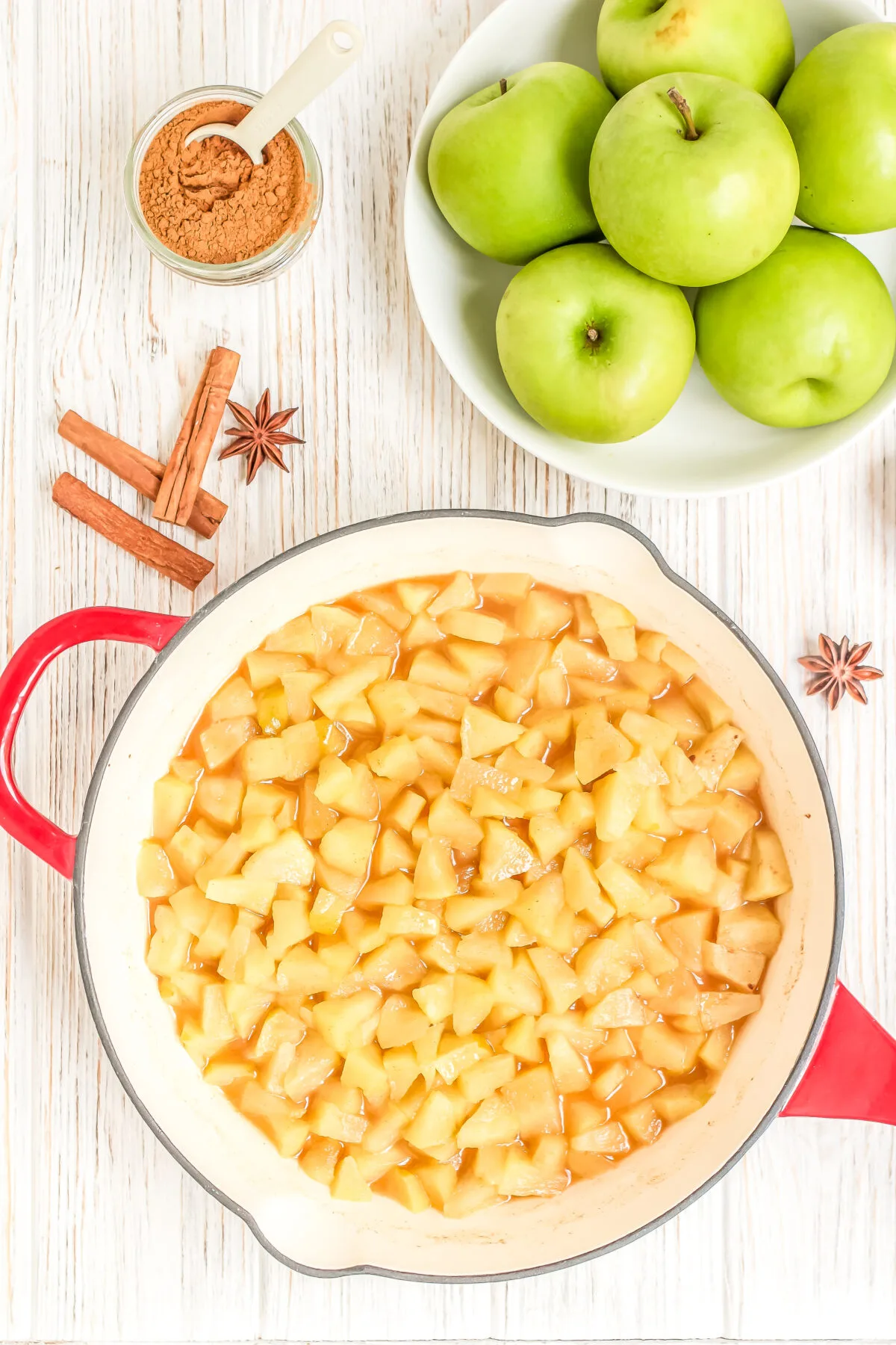 Tender cooked apples in the skillet.