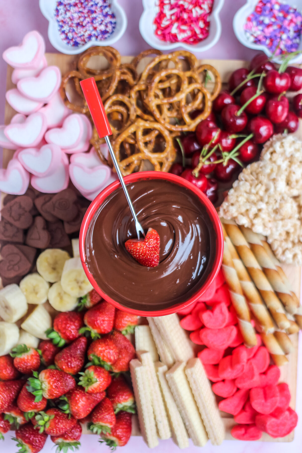 Looking for a fun and easy way to celebrate Valentine's Day? Try this delicious Valentine's day chocolate fondue board!