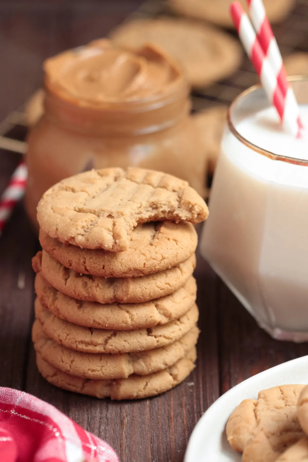 Craving some delicious peanut butter cookies? These classic cookies are crispy on the outside, and soft and chewy on the inside.