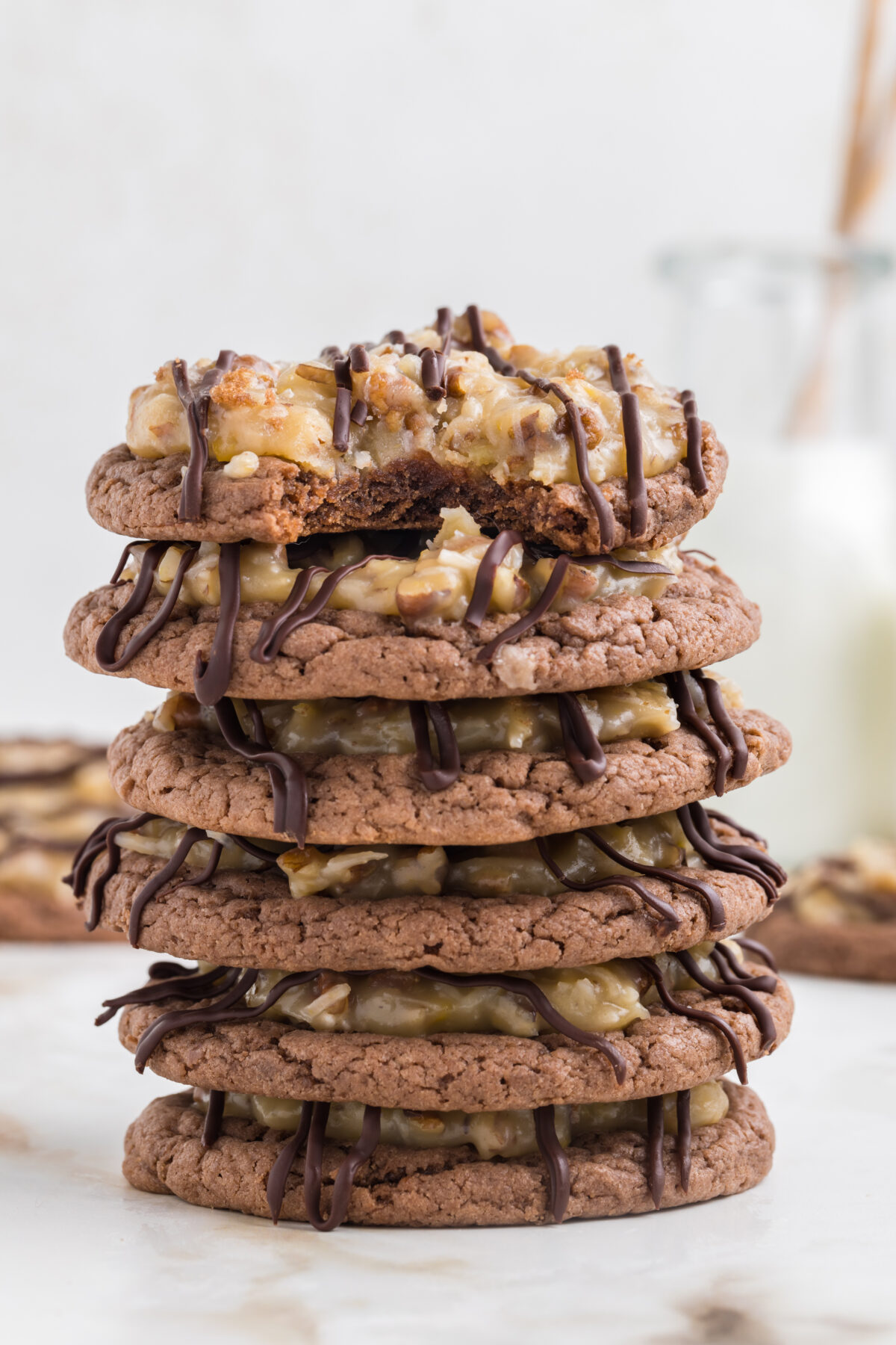Get a classic dessert flavour in cookie form with this easy recipe for German Chocolate Cake Cookies featuring a rich coconut-pecan topping!