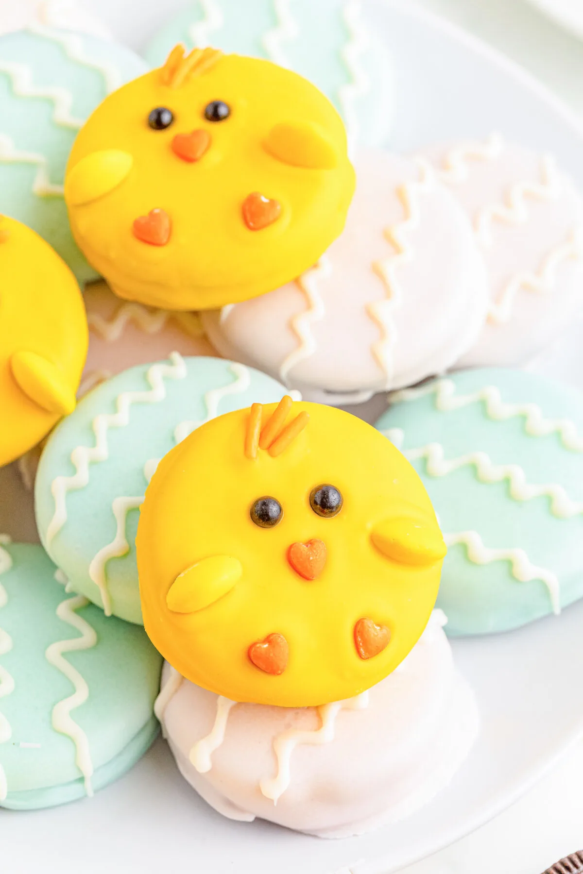 Add some fun to your Easter celebration with this easy-to-make and delicious Easter Chocolate Covered Oreo recipe – featuring chicks and eggs!