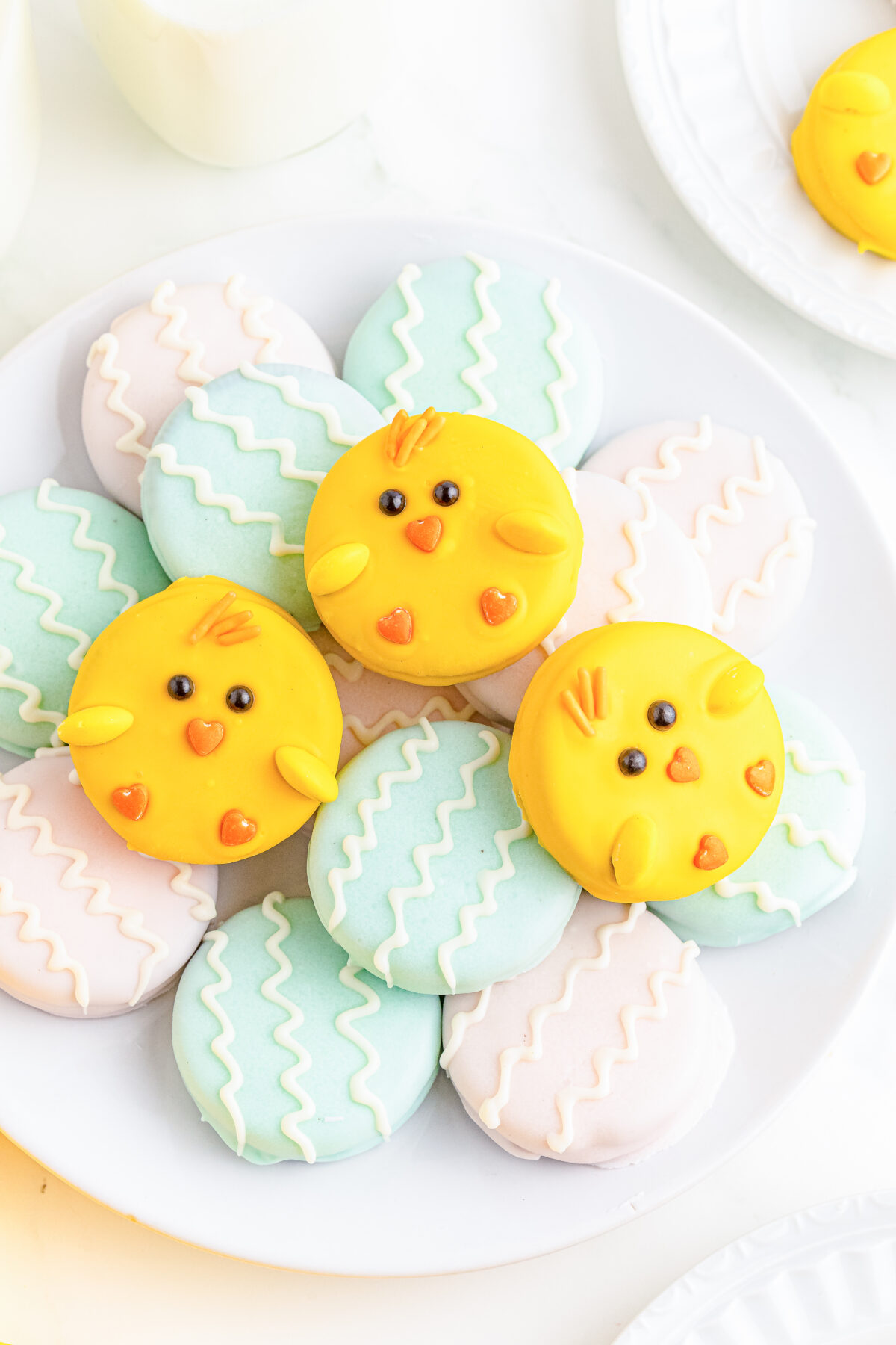 Add some fun to your Easter celebration with this easy-to-make and delicious Easter Chocolate Covered Oreo recipe – featuring chicks and eggs!