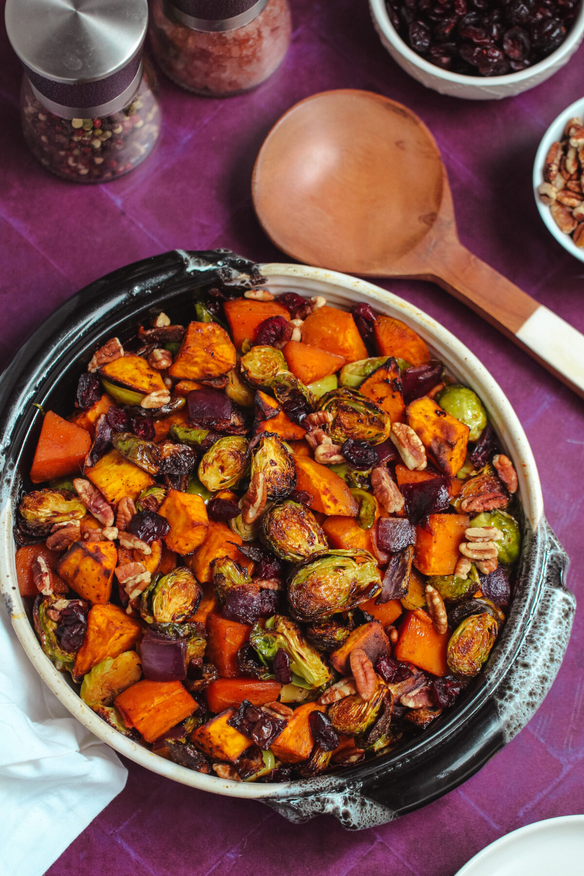 Enjoy fall flavours with this tasty roasted brussels sprouts and sweet potatoes recipe. Perfect for a weeknight meal or holiday feast!