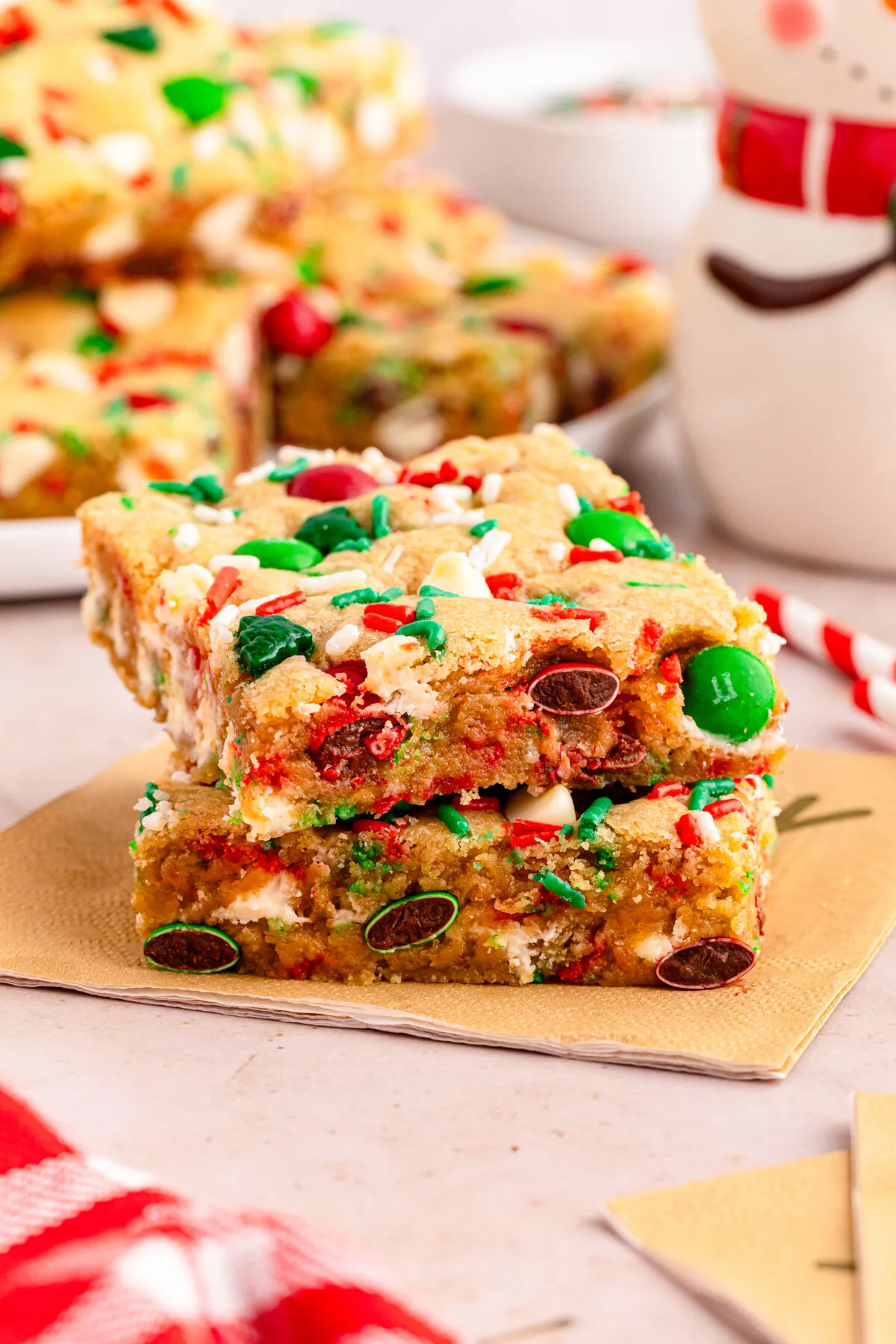 Get into the holiday spirit with these yummy M&M Christmas cookie bars! They're easy, need only basic ingredients, and are sure to be a hit.
