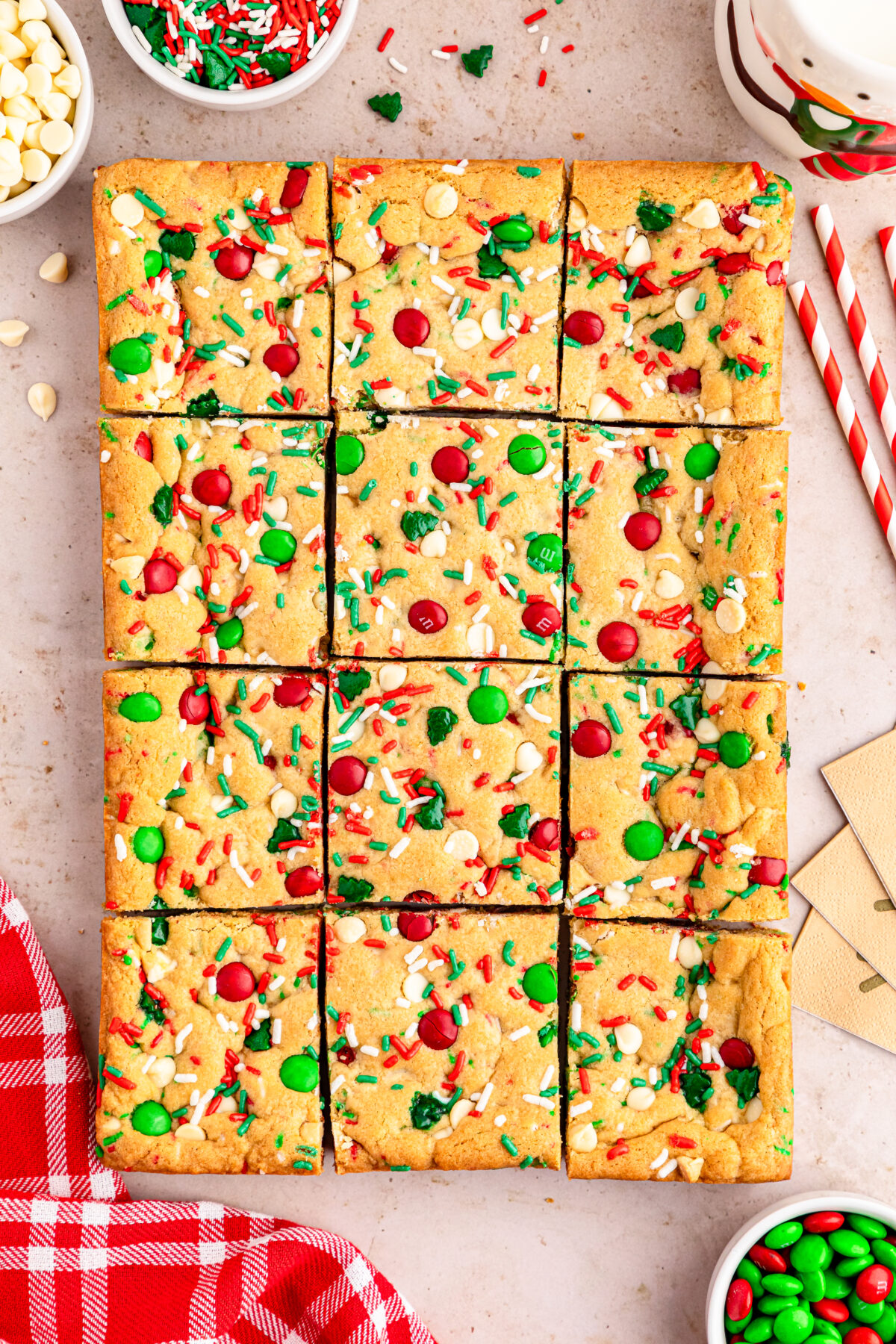 Get into the holiday spirit with these yummy M&M Christmas cookie bars! They're easy, need only basic ingredients, and are sure to be a hit.