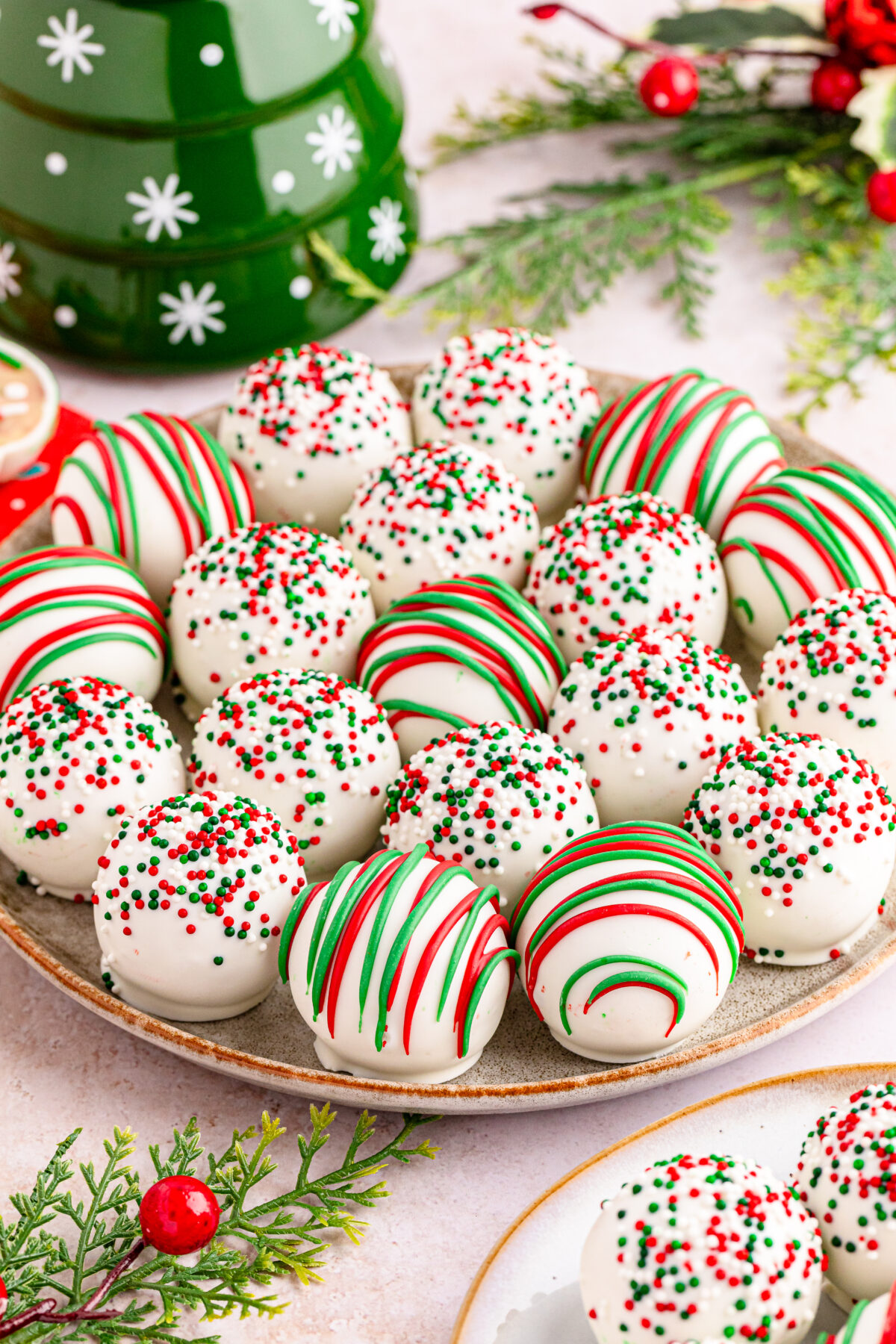 Get in the holiday spirit with these delicious, no-bake Christmas sugar cookie balls that are just perfect for any festive event or party!