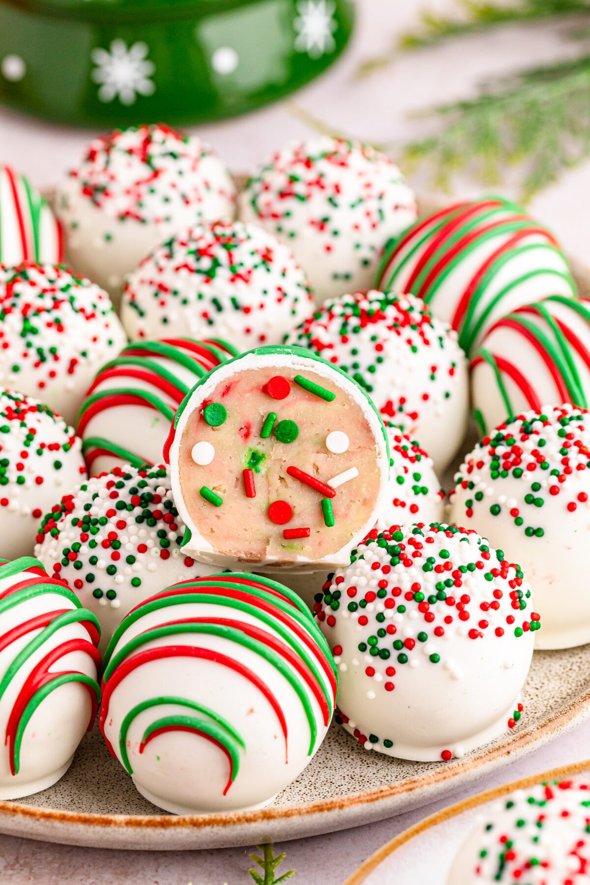 Get in the holiday spirit with these delicious, no-bake Christmas sugar cookie balls that are just perfect for any festive event or party!
