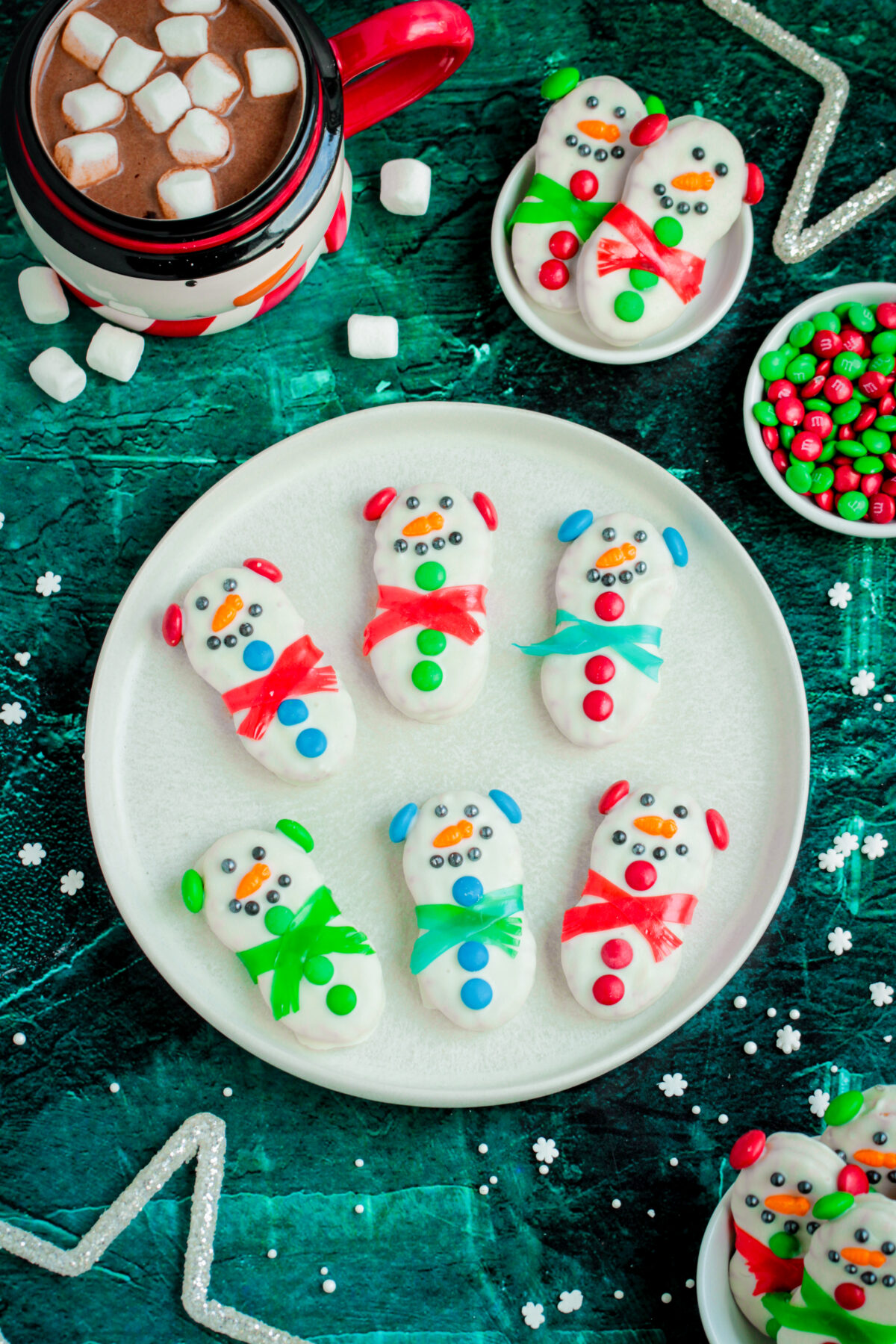 Get into the holiday spirit with these festive Nutter Butter snowmen! Follow our easy recipe for snowmen that are as cute as a button.