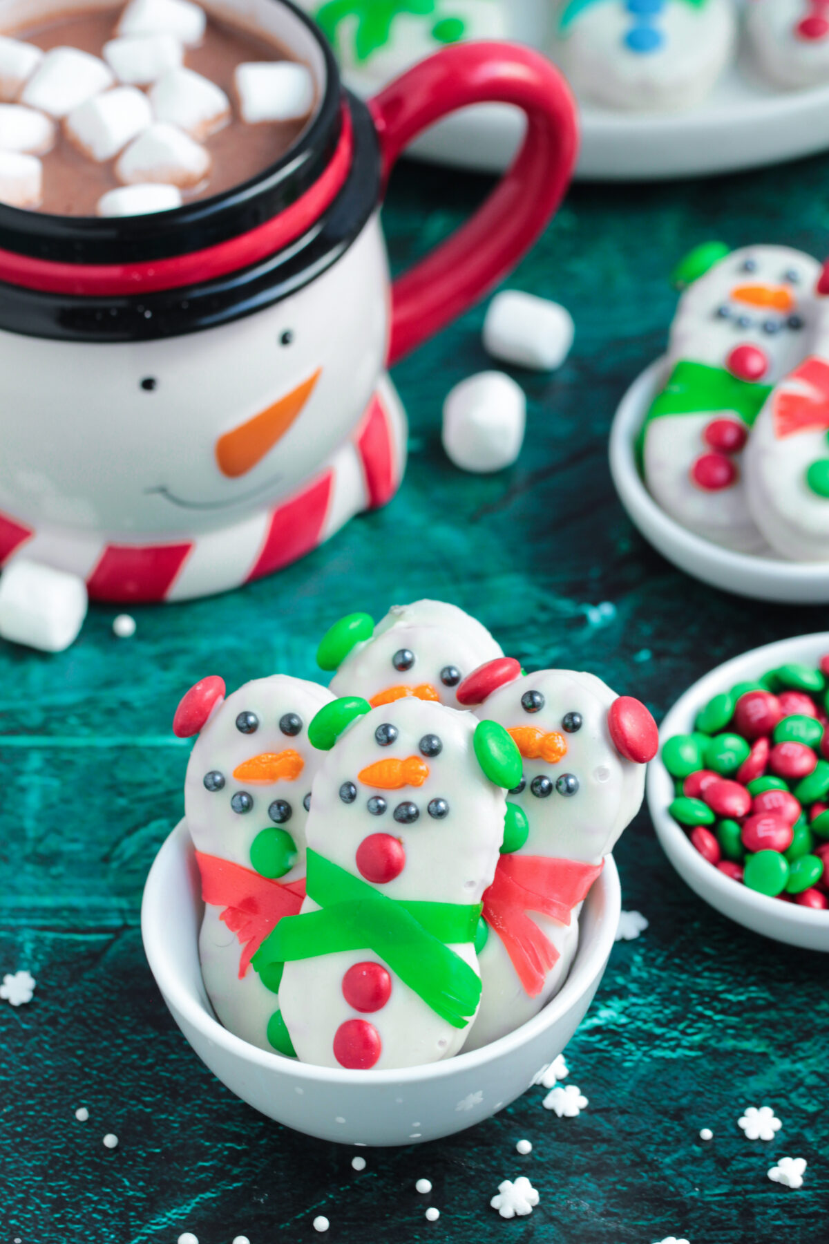 Get into the holiday spirit with these festive Nutter Butter snowmen! Follow our easy recipe for snowmen that are as cute as a button.